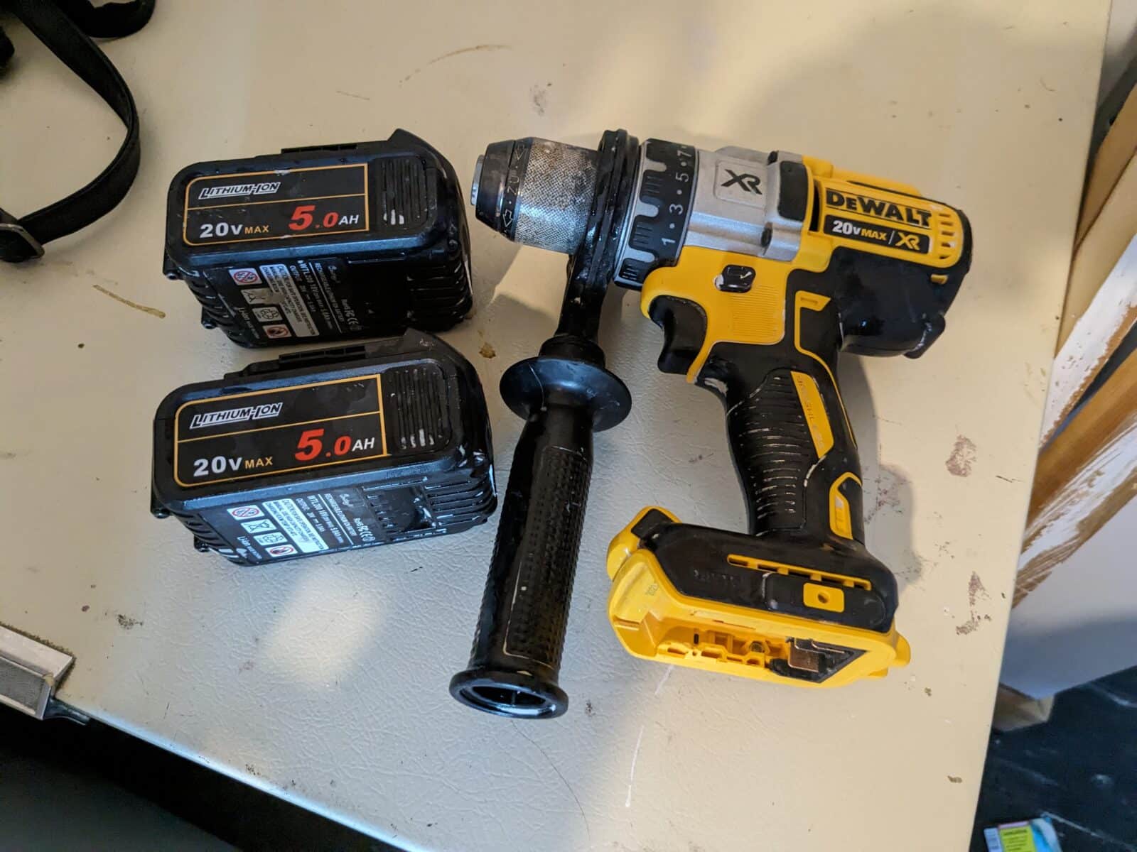 Drolle 3 4 dewalt avec deux grosse battery neuf