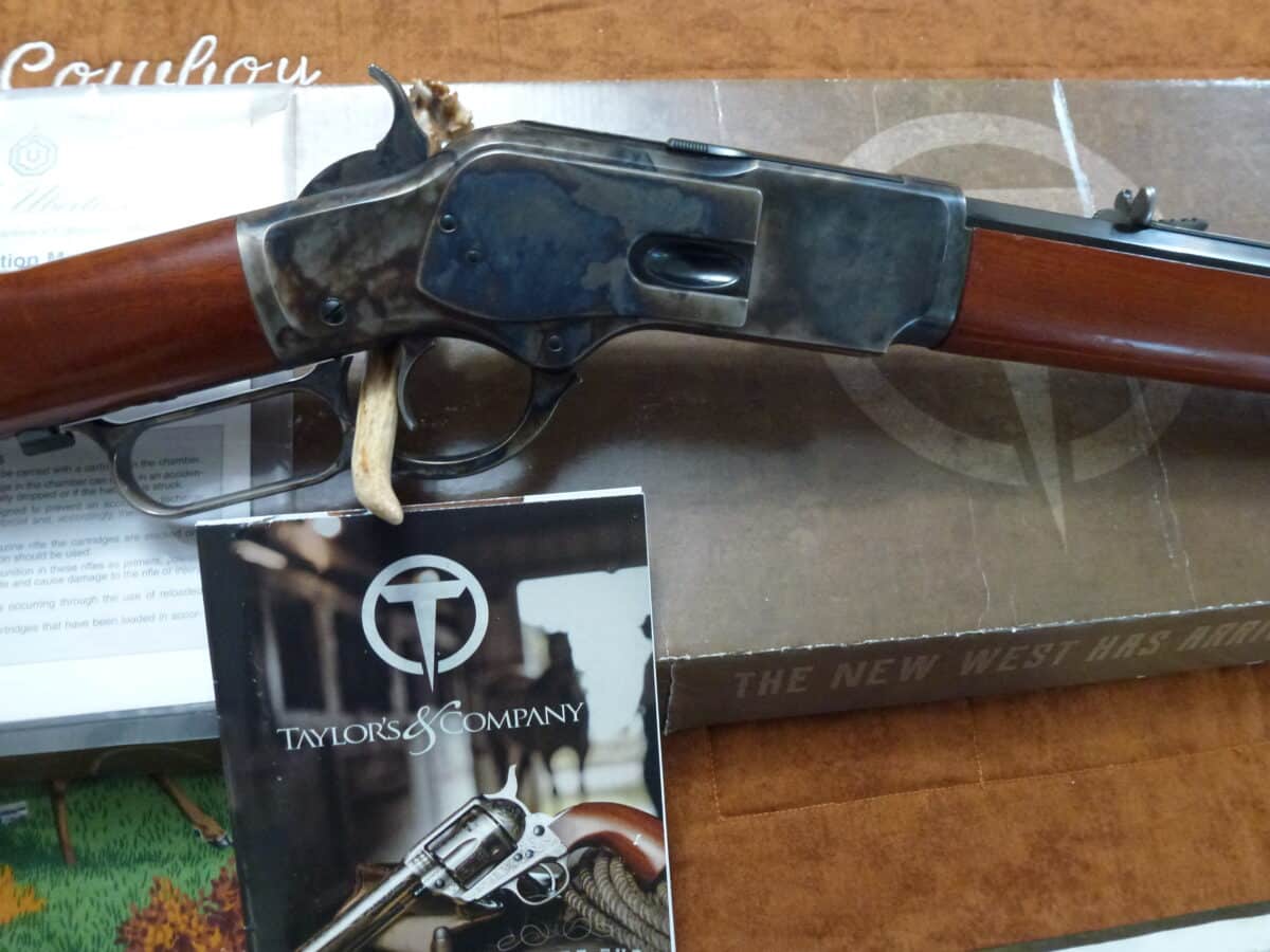 ***NEUF dans sa BOITE*** Taylor’s &Co 873 Uberti 32-20 color case